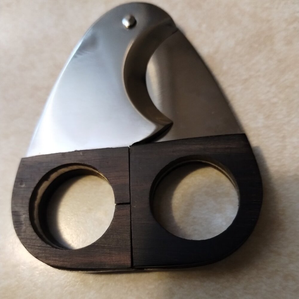 Cigar cutter with case